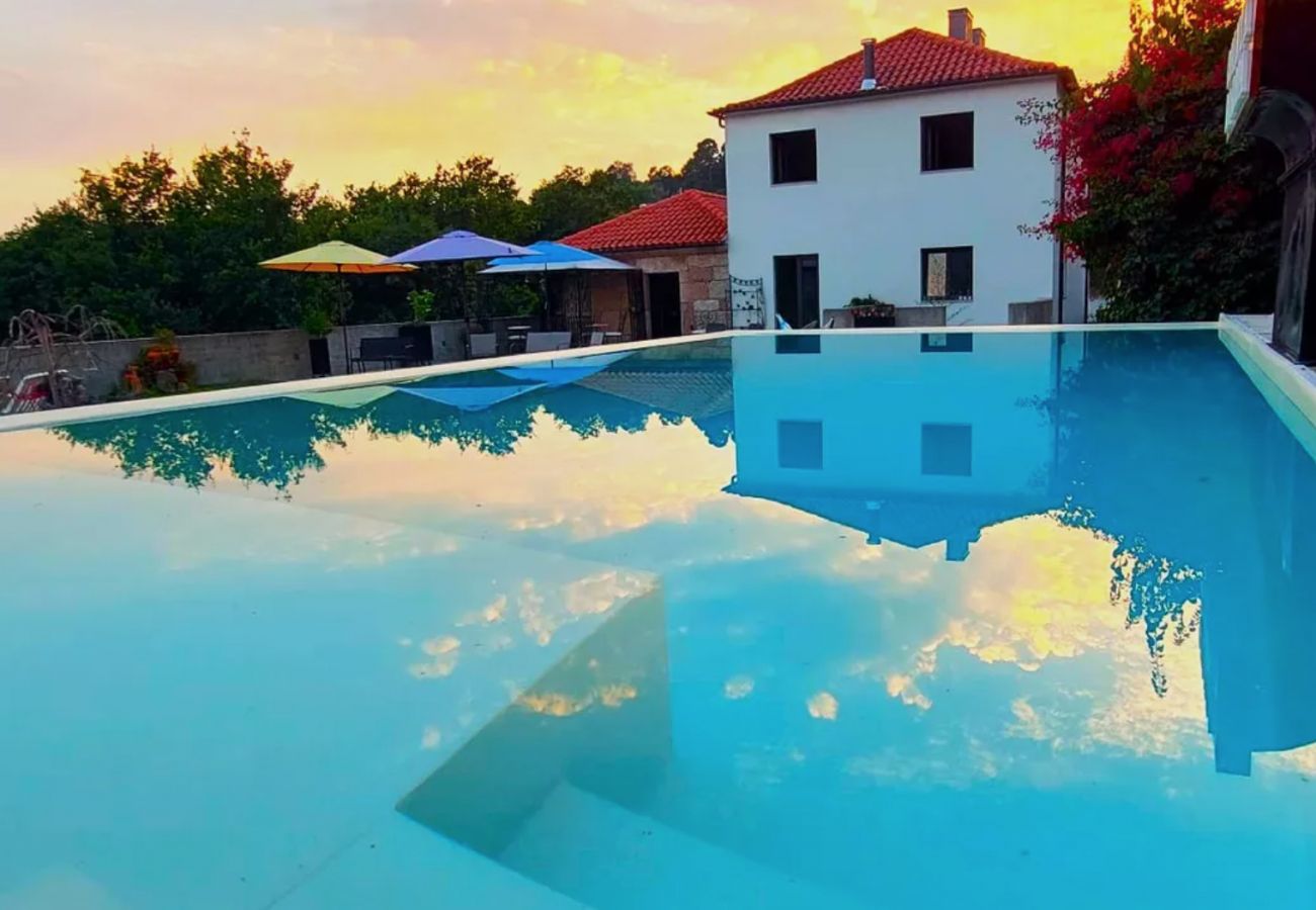 Quarto em Vila Verde - Ref. 413013