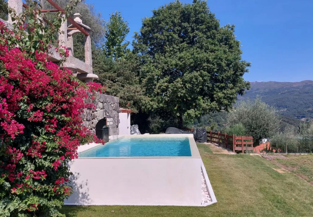 Quarto em Vila Verde - Ref. 413020