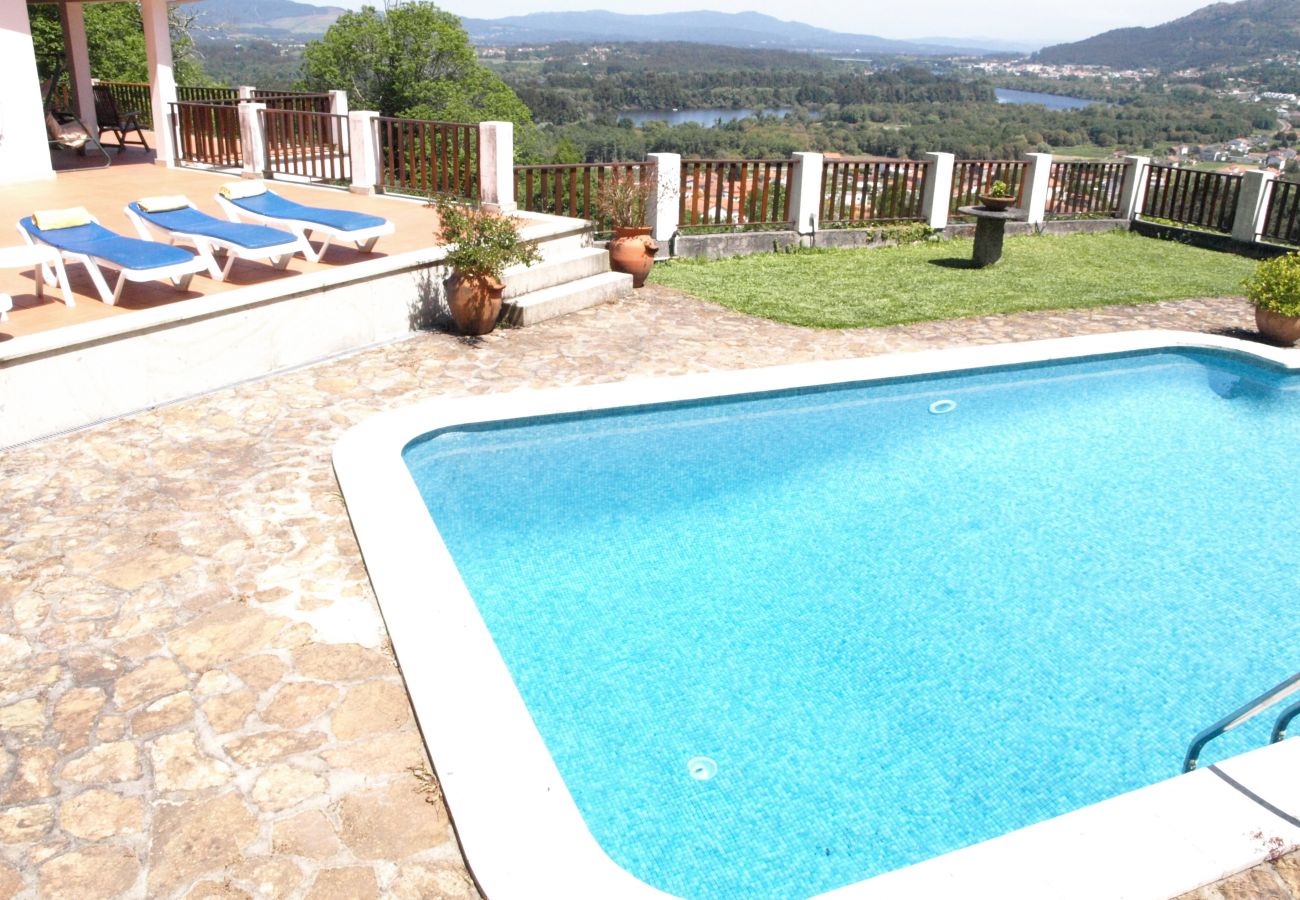 Villa à Vila Nova de Cerveira - Réf. 394066
